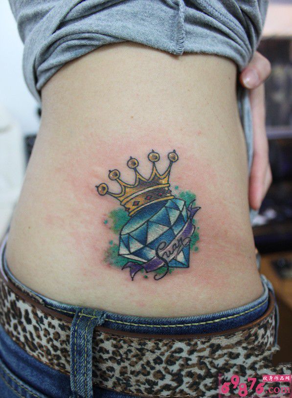 钻石皇冠个性腰部纹身图片