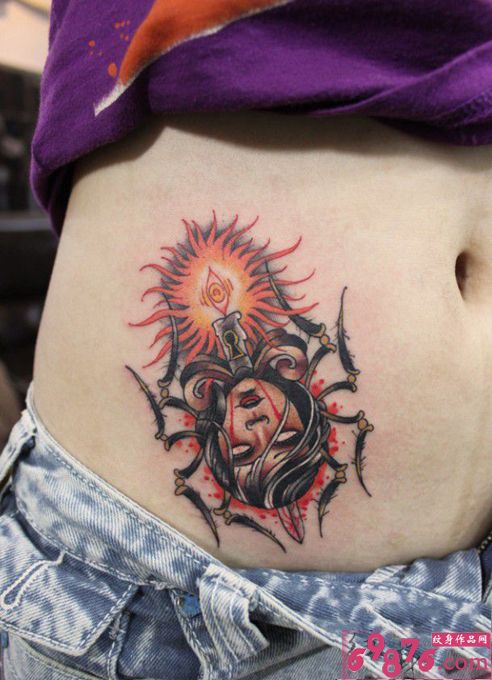 另类创意蜡烛女腰部纹身图片