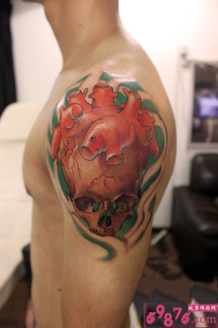 创意骷髅心脏手臂纹身图片