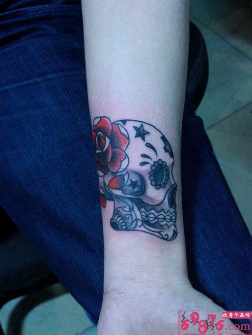 创意设计骷髅玫瑰手腕纹身图片