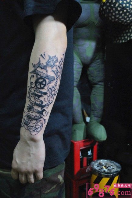 创意欧美风花体英文纹身图片