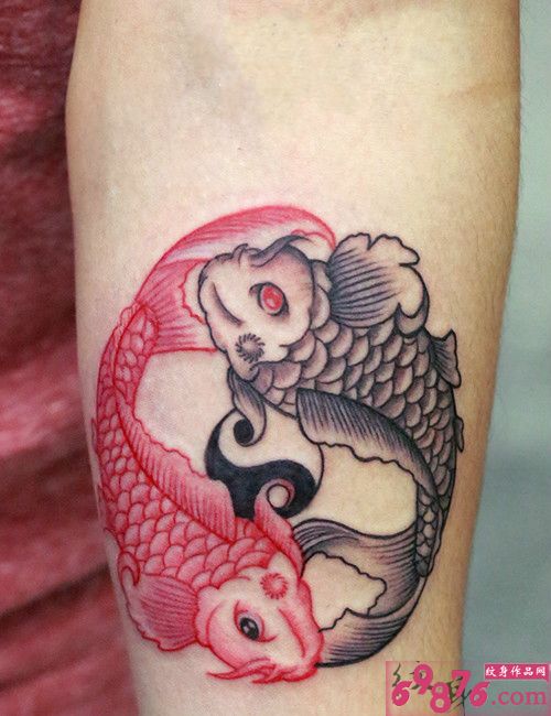 清新手腕双鱼个性纹身图片