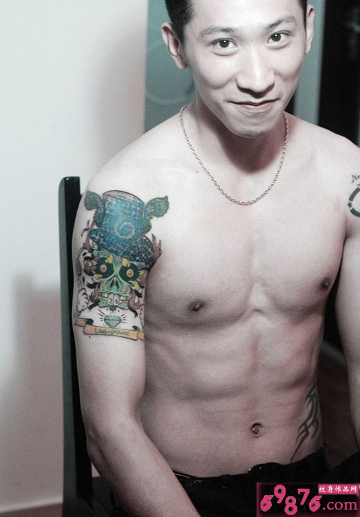 型男创意魔术帽子骷髅纹身图片