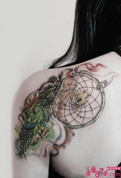 唯美肩部捕梦网纹身图片
