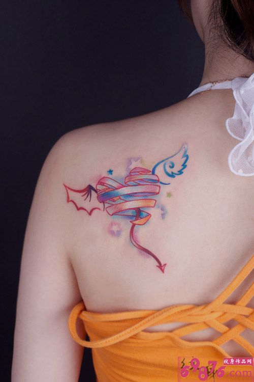 天使与恶魔心创意肩部纹身图片