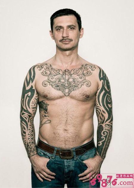 欧美男模刺青写真图片