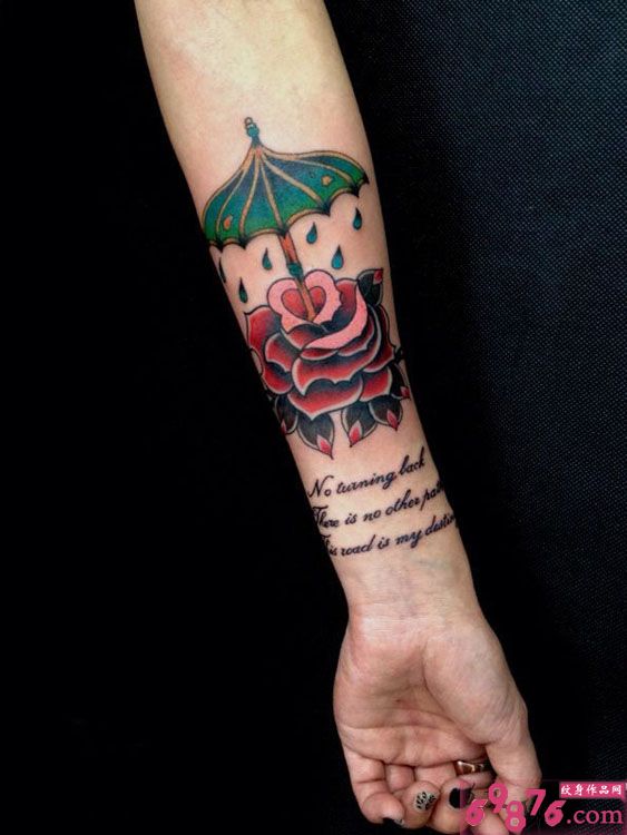 娇艳红玫瑰雨伞创意纹身图片