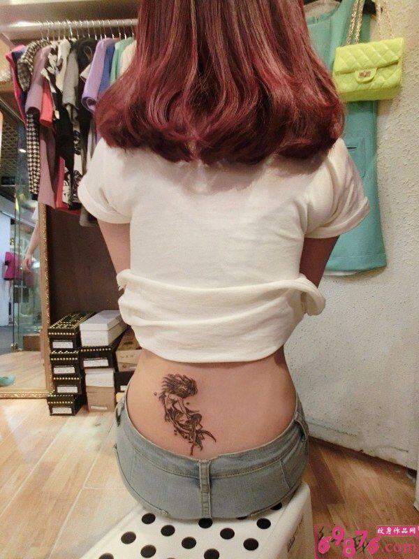 性感小蛮腰美人鱼纹身图片