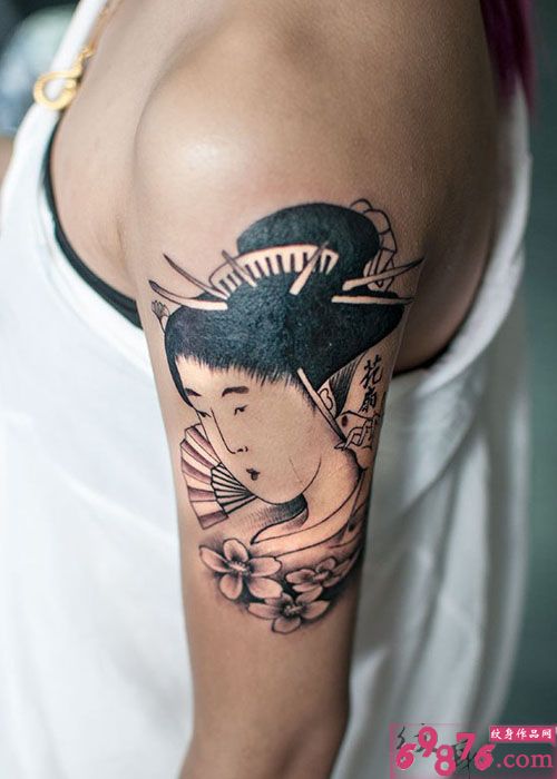 日本艺妓遮盖手臂纹身图片