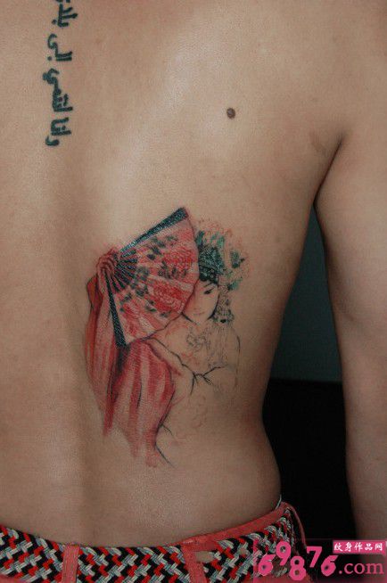 中国花旦唯美腰部纹身图片