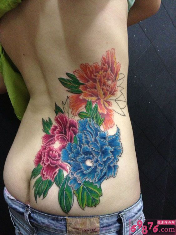 霸气中国牡丹侧腰纹身图片
