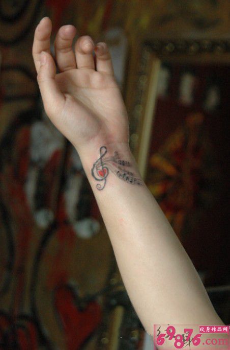 唯美音乐符号手腕纹身图片