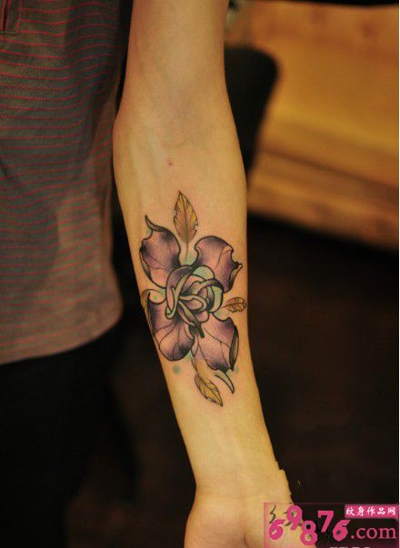 清新玫瑰手臂纹身图片