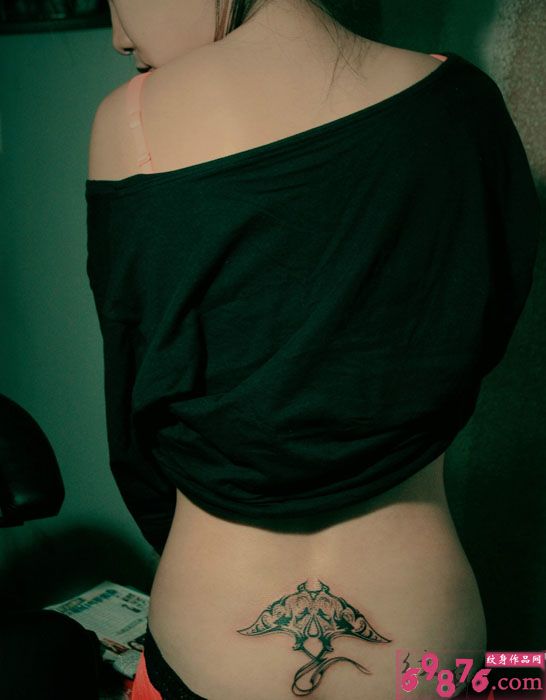 性感后腰时尚纹身图片