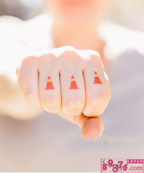 交通信号手指时尚纹身图片