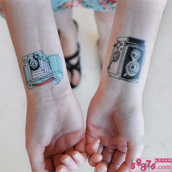 复古相机时尚手腕纹身图片