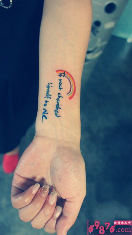 清新小彩虹英文手臂纹身图片