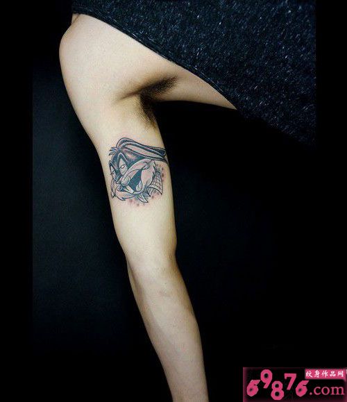 兔八哥头像手臂纹身图片