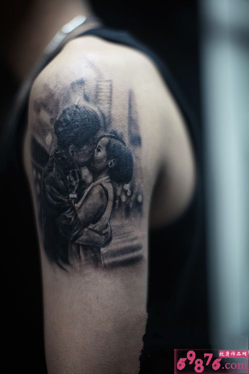 甜蜜接吻情侣唯美肖像纹身图片