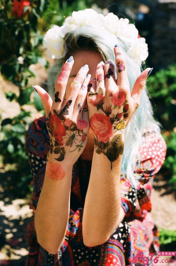 玫瑰花手背个性纹身图片