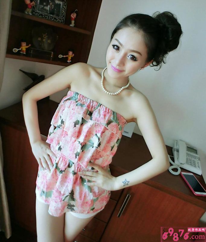 个性小美女星星手臂纹身图片