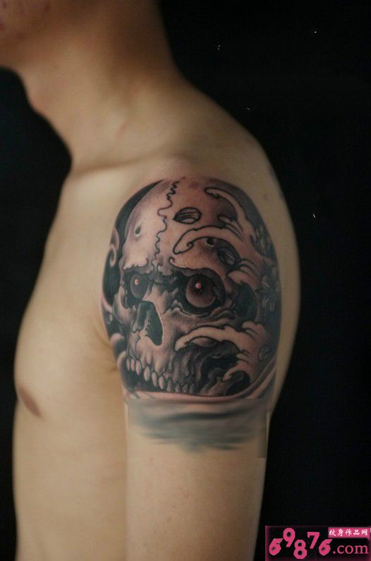 创意包肩膀头骷髅纹身图片