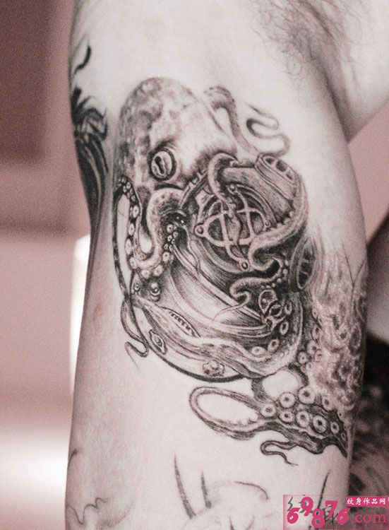 手臂内侧章鱼的宝贝纹身图片
