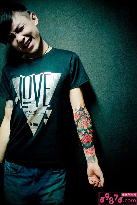 恶魔与燃烧的教堂创意纹身图片