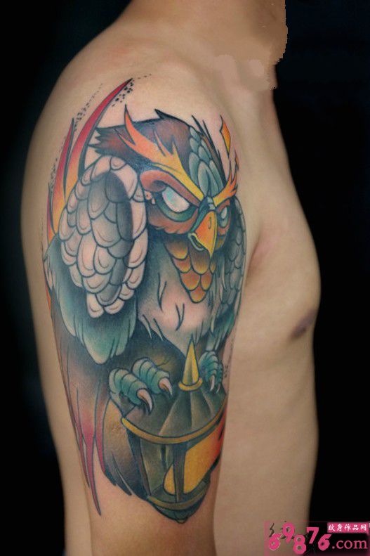 大臂猫头鹰霸气纹身图片