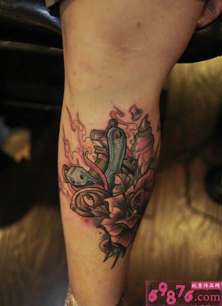 玫瑰纹身机器花腿纹身图片