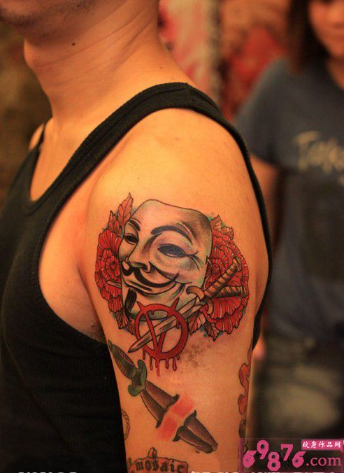 V字仇杀队面具手臂纹身图片