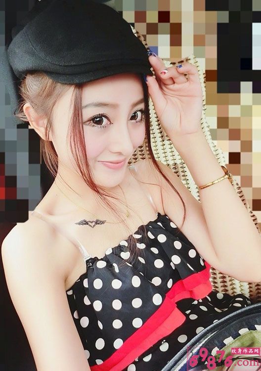 粉嫩美女锁骨爱心翅膀纹身图片