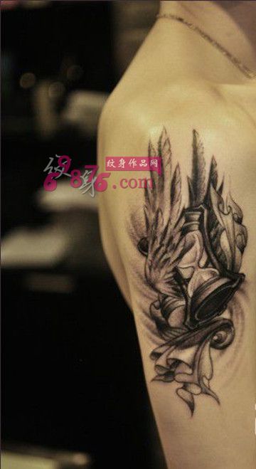 复古个性手臂沙漏图腾图片