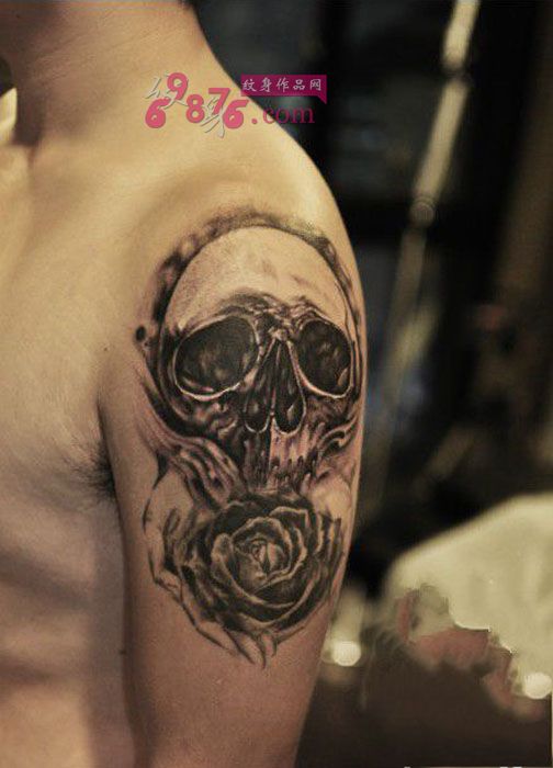 欧美黑灰骷髅复古手臂纹身图片