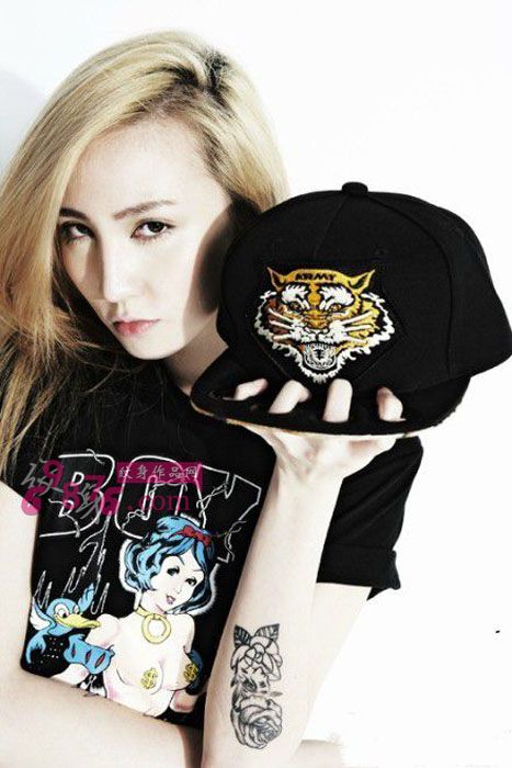 潮女时尚手臂纹身图片