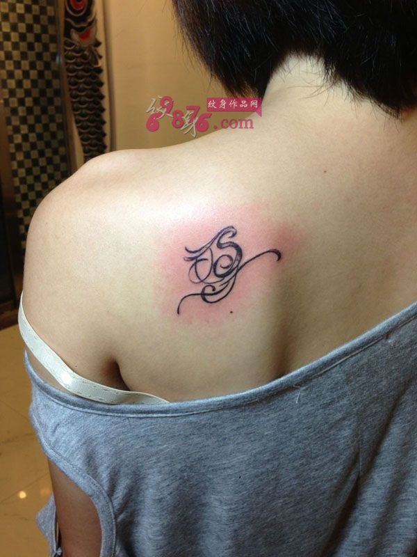 小清新肩部时尚纹身图片
