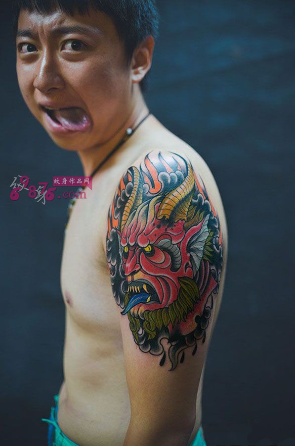 欧美彩色撒旦霸气纹身图片