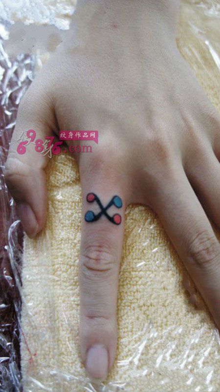 时尚小清新手臂纹身图片