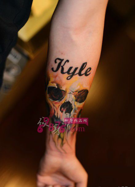 炫彩骷髅创意手臂纹身图片