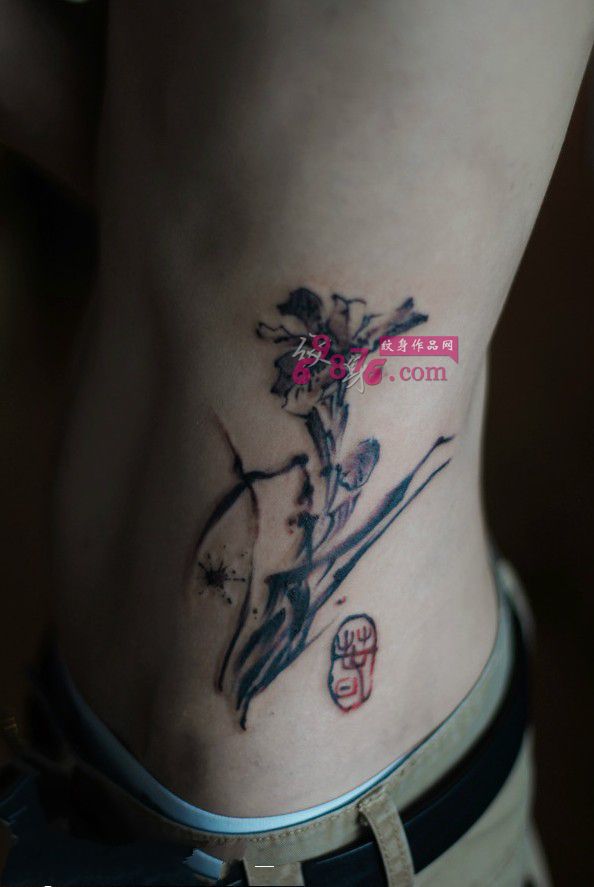清新兰花腰部纹身图片