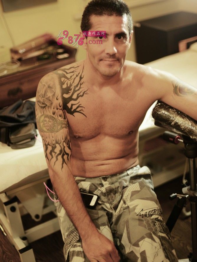 欧美型男个性花臂纹身图片