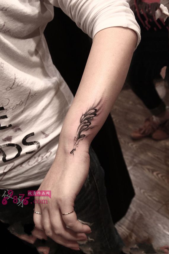 精灵翅膀手臂纹身图片