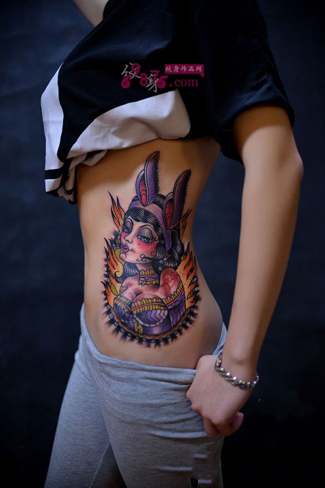 性感小蛮腰兔女郎纹身图片