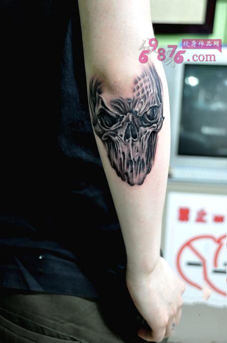 另类骷髅手臂纹身图片