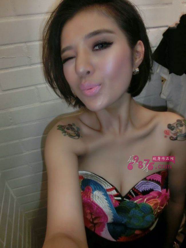 美女香肩情侣小熊猫纹身图片