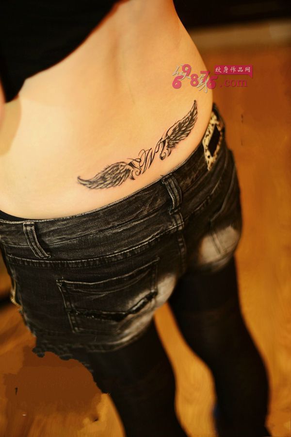 后腰天使翅膀纹身图片