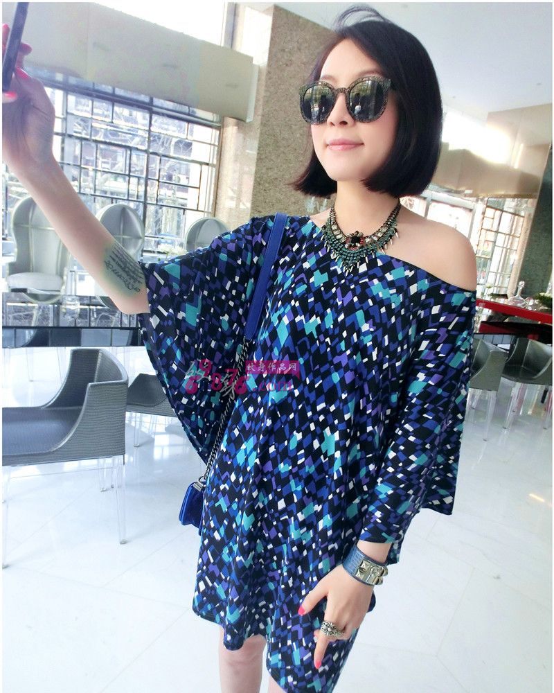 美女藏文六字经手臂纹身图片