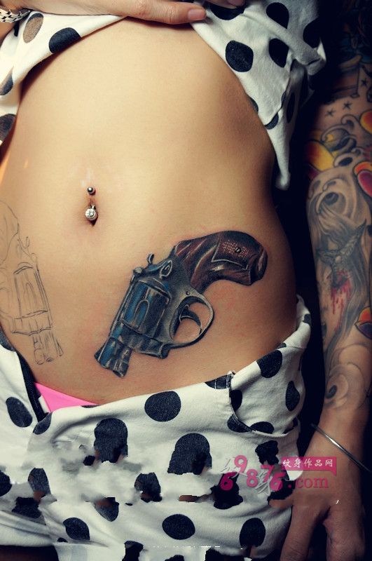 侧腰左轮手枪个性纹身图片