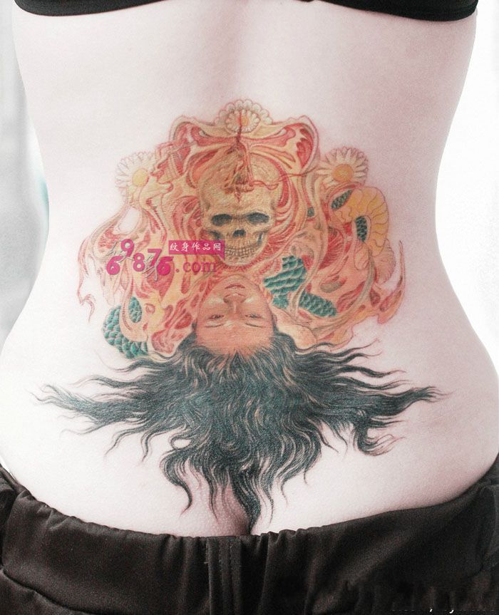 后腰唯美骷髅与头像图腾纹身图片