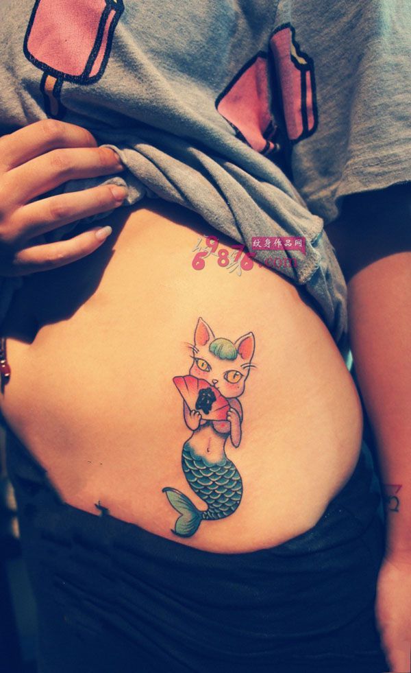 个性猫咪美人鱼侧腰纹身图片